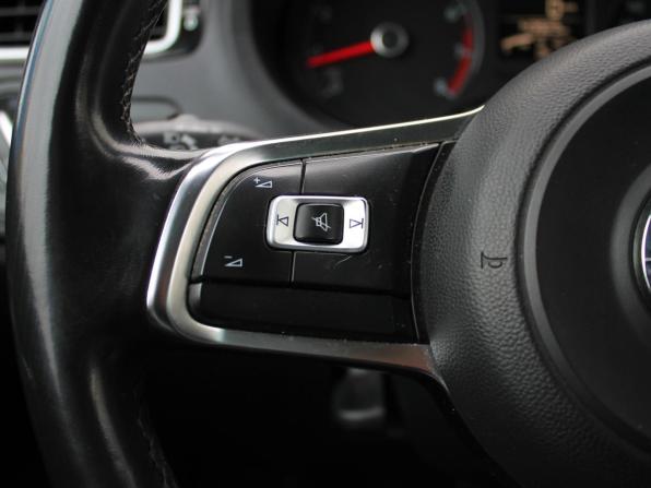 Volkswagen Polo V Рестайлинг с пробегом 2018 года, цена 1 340 000 рублей, 143922 км, седан, Автокод Объявления