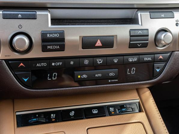 Lexus ES VI Рестайлинг с пробегом 2015 года, цена 2 440 000 рублей, 114492 км, седан, Автокод Объявления