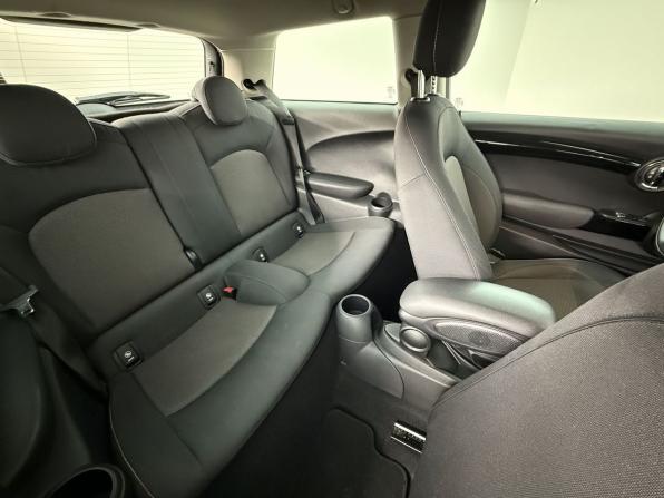 Mini Hatch III (F55/F56) Рестайлинг с пробегом 2019 года, цена 1 990 000 рублей, 128225 км, хэтчбек, Автокод Объявления