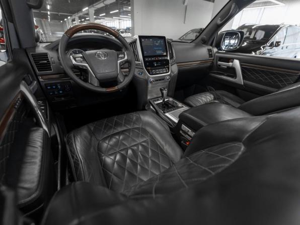 Toyota Land Cruiser 200 Series Рестайлинг 2 с пробегом 2018 года, цена 6 790 000 рублей, 240208 км, внедорожник, Автокод Объявления