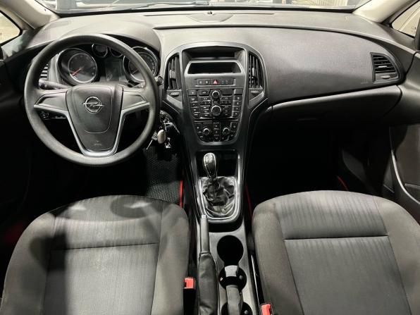 Opel Astra J Рестайлинг с пробегом 2013 года, цена 550 000 рублей, 208042 км, седан, Автокод Объявления