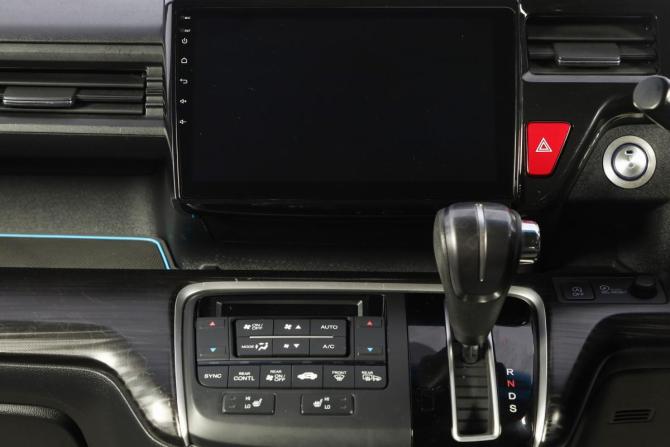 Honda Stepwgn V с пробегом 2015 года, цена 1 899 000 рублей, 161000 км, минивэн, Автокод Объявления