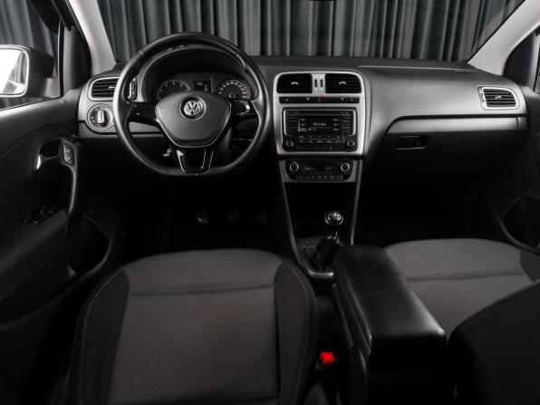 Volkswagen Polo V Рестайлинг с пробегом 2017 года, цена 1 279 000 рублей, 122283 км, седан, Автокод Объявления