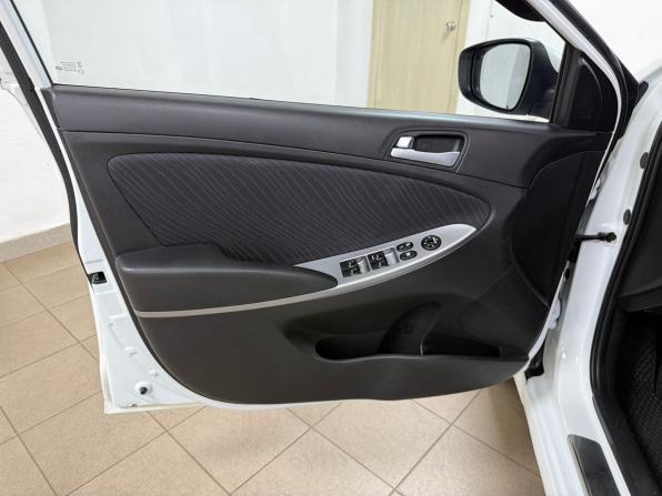 Hyundai Solaris I Рестайлинг с пробегом 2015 года, цена 949 000 рублей, 154000 км, седан, Автокод Объявления