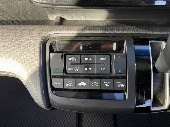 Honda Stepwgn V Рестайлинг с пробегом 2019 года, цена 2 250 000 рублей, 117469 км, минивэн, Автокод Объявления