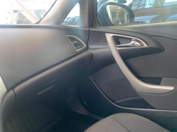 Opel Astra J с пробегом 2011 года, цена 599 000 рублей, 195000 км, хэтчбек, Автокод Объявления