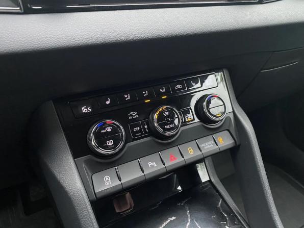 Skoda Karoq I с пробегом 2021 года, цена 2 399 000 рублей, 48644 км, внедорожник, Автокод Объявления