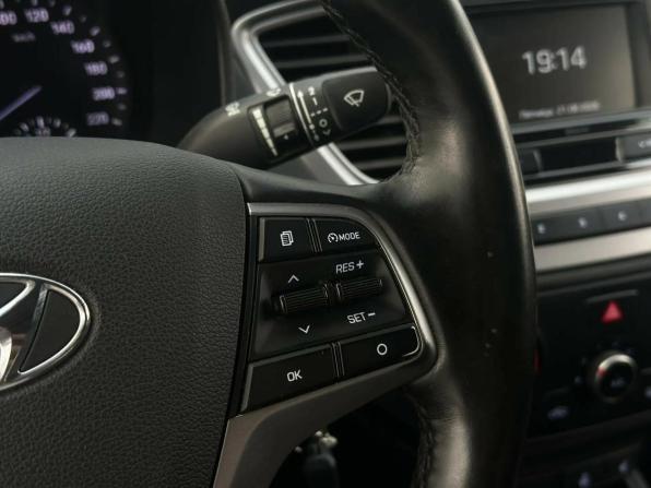 Hyundai Solaris II с пробегом 2019 года, цена 1 195 000 рублей, 163500 км, седан, Автокод Объявления