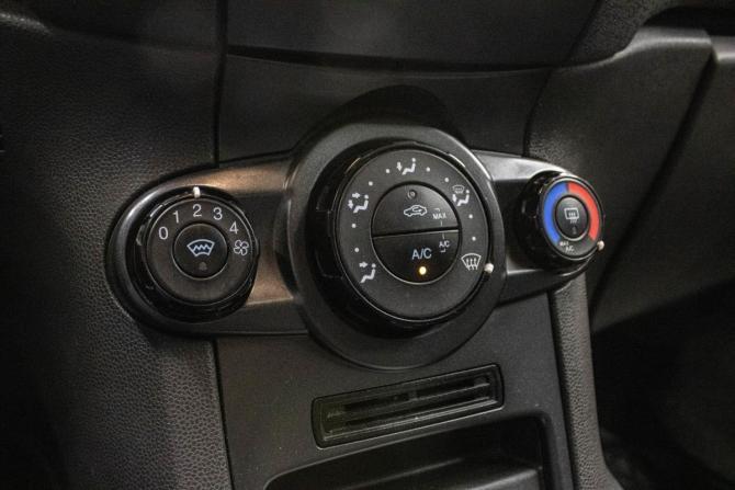 Ford Fiesta Mk6 Рестайлинг с пробегом 2015 года, цена 539 000 рублей, 161430 км, хэтчбек, Автокод Объявления