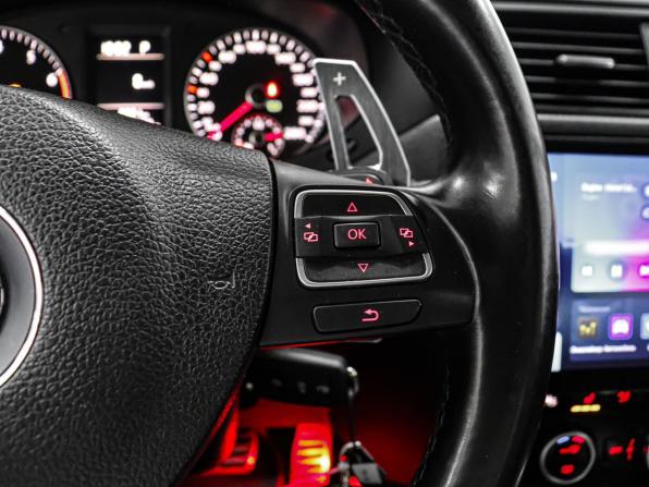 Volkswagen Jetta VI с пробегом 2013 года, цена 999 000 рублей, 200598 км, седан, Автокод Объявления