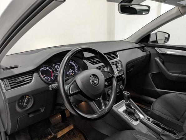 Skoda Octavia III (A7) Рестайлинг с пробегом 2019 года, цена 1 599 000 рублей, 126000 км, лифтбек, Автокод Объявления