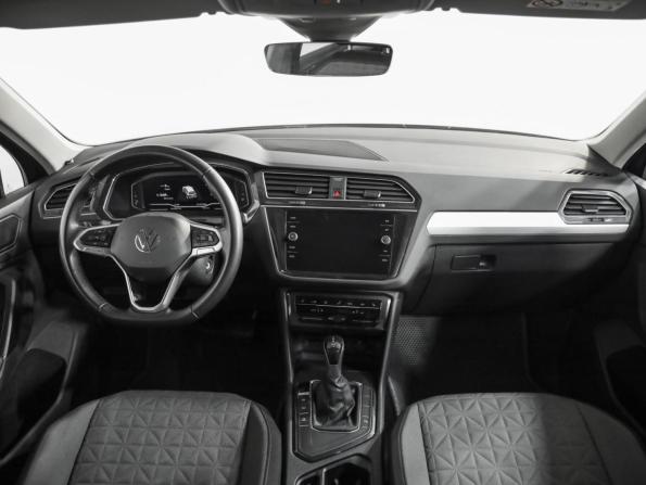 Volkswagen Tiguan II Рестайлинг с пробегом 2021 года, цена 2 599 000 рублей, 74476 км, внедорожник, Автокод Объявления