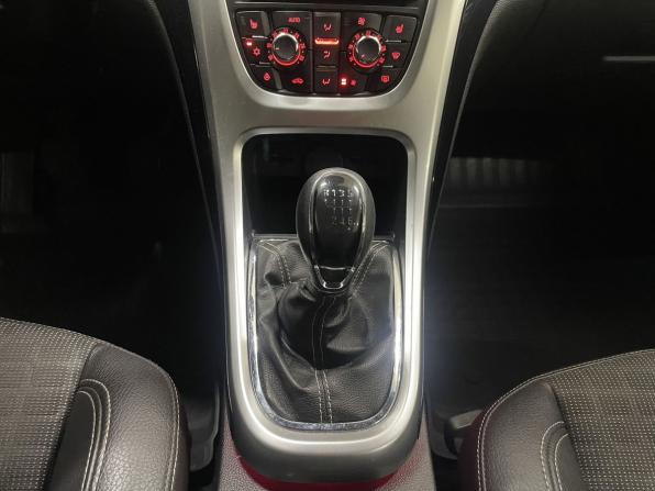 Opel Astra J Рестайлинг с пробегом 2013 года, цена 690 000 рублей, 276386 км, хэтчбек, Автокод Объявления