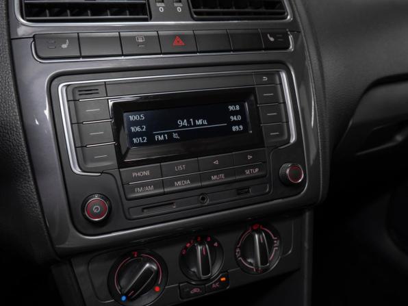 Volkswagen Polo V Рестайлинг с пробегом 2019 года, цена 1 275 000 рублей, 104530 км, седан, Автокод Объявления