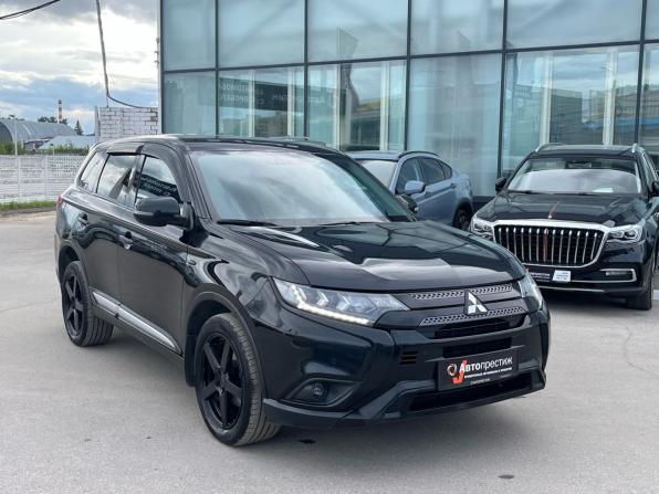 Mitsubishi Outlander III Рестайлинг 3 с пробегом 2020 года, цена 1 990 000 рублей, 131000 км, внедорожник, Автокод Объявления