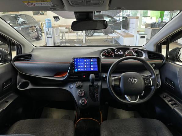 Toyota Sienta II Рестайлинг с пробегом 2022 года, цена 1 740 000 рублей, 77076 км, минивэн, Автокод Объявления