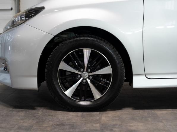 Toyota Wish II Рестайлинг с пробегом 2016 года, цена 1 670 000 рублей, 114800 км, минивэн, Автокод Объявления