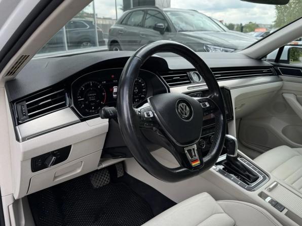Volkswagen Passat B8 с пробегом 2018 года, цена 1 899 000 рублей, 206018 км, седан, Автокод Объявления