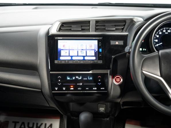 Honda Fit III Рестайлинг с пробегом 2018 года, цена 1 200 000 рублей, 95050 км, хэтчбек, Автокод Объявления
