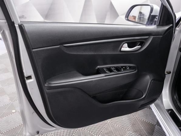 Kia Rio IV с пробегом 2017 года, цена 977 000 рублей, 197000 км, седан, Автокод Объявления