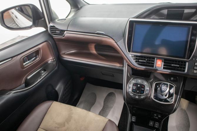 Toyota Esquire I Рестайлинг с пробегом 2017 года, цена 2 169 000 рублей, 131000 км, минивэн, Автокод Объявления