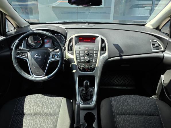 Opel Astra J Рестайлинг с пробегом 2013 года, цена 649 000 рублей, 224860 км, седан, Автокод Объявления