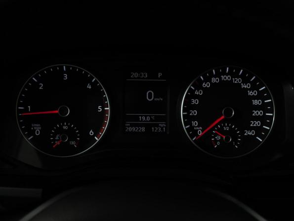 Volkswagen Amarok I Рестайлинг с пробегом 2016 года, цена 2 862 383 рубля, 209230 км, offers.body_type.unknown, Автокод Объявления