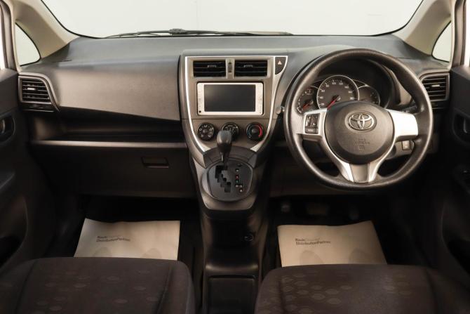 Toyota Ractis II с пробегом 2013 года, цена 889 000 рублей, 165000 км, хэтчбек, Автокод Объявления