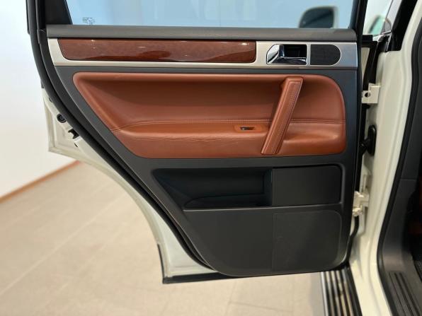 Volkswagen Touareg I Рестайлинг с пробегом 2009 года, цена 1 250 000 рублей, 335240 км, внедорожник, Автокод Объявления