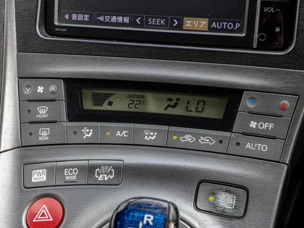 Toyota Prius III Рестайлинг (XW30) с пробегом 2012 года, цена 1 239 000 рублей, 175854 км, лифтбек, Автокод Объявления