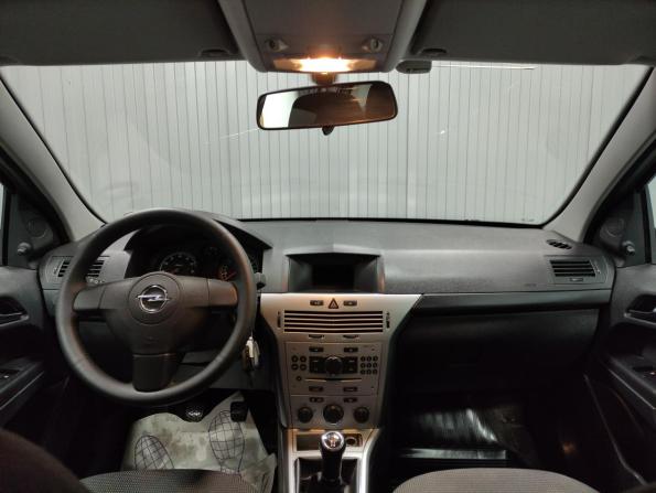 Opel Astra H Рестайлинг с пробегом 2013 года, цена 450 000 рублей, 215492 км, седан, Автокод Объявления