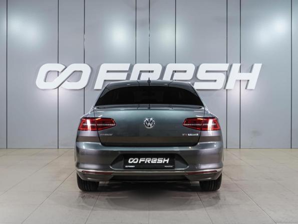 Volkswagen Passat B8 с пробегом 2017 года, цена 2 349 000 рублей, 139923 км, седан, Автокод Объявления