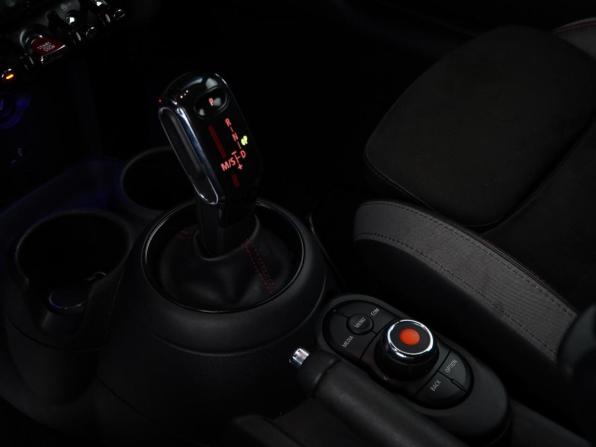 Mini Hatch III (F55/F56) Рестайлинг с пробегом 2019 года, цена 2 498 053 рубля, 125940 км, хэтчбек, Автокод Объявления