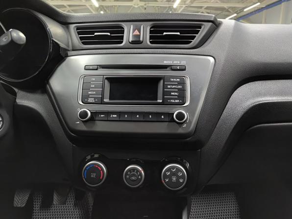 Kia Rio III Рестайлинг с пробегом 2016 года, цена 990 000 рублей, 92789 км, седан, Автокод Объявления