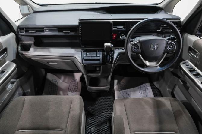 Honda Stepwgn V с пробегом 2017 года, цена 2 099 000 рублей, 110000 км, минивэн, Автокод Объявления