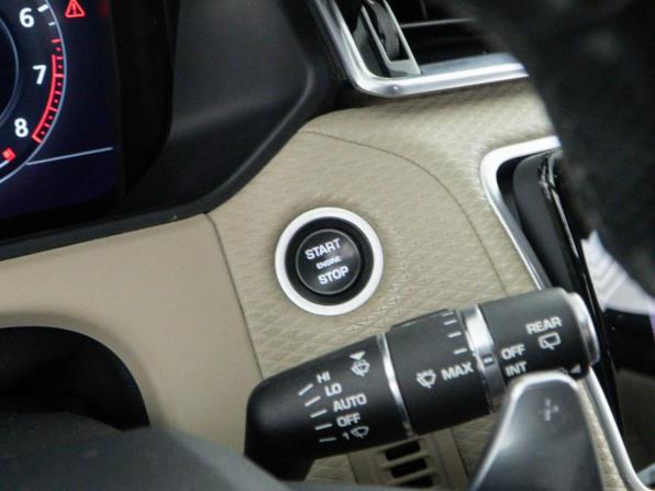 Land Rover Range Rover Velar I с пробегом 2018 года, цена 3 399 050 рублей, 108977 км, внедорожник, Автокод Объявления
