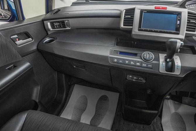 Honda Freed I Рестайлинг 2 с пробегом 2015 года, цена 1 299 000 рублей, 128000 км, компактвэн, Автокод Объявления