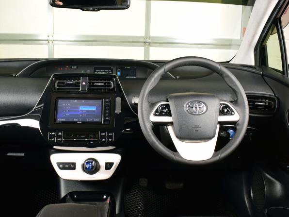 Toyota Prius IV (XW50) с пробегом 2018 года, цена 1 795 995 рублей, 177926 км, лифтбек, Автокод Объявления