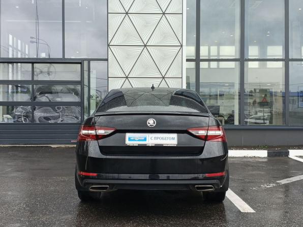 Skoda Superb III с пробегом 2018 года, цена 1 999 000 рублей, 221290 км, лифтбек, Автокод Объявления