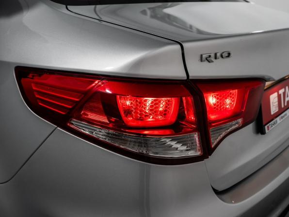 Kia Rio III Рестайлинг с пробегом 2017 года, цена 1 090 000 рублей, 52832 км, седан, Автокод Объявления