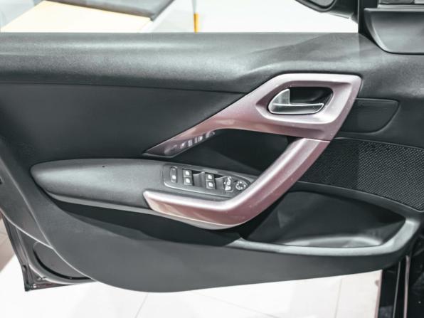 Peugeot 2008 I с пробегом 2014 года, цена 767 490 рублей, 103000 км, внедорожник, Автокод Объявления