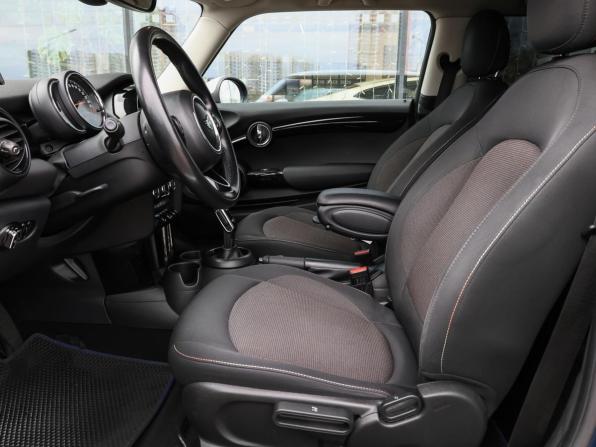Mini Hatch III (F55/F56) Рестайлинг с пробегом 2018 года, цена 1 898 000 рублей, 97000 км, хэтчбек, Автокод Объявления