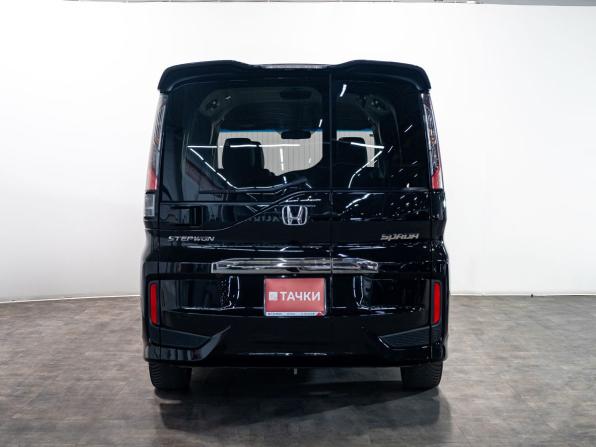 Honda Stepwgn V с пробегом 2017 года, цена 1 880 000 рублей, 110000 км, минивэн, Автокод Объявления