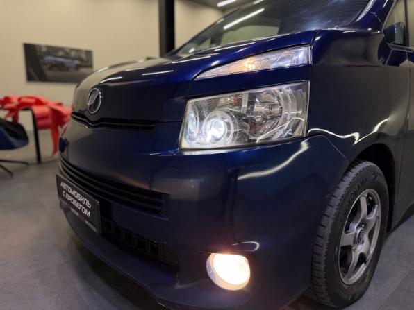 Toyota Voxy II (R70) с пробегом 2009 года, цена 888 000 рублей, 292029 км, минивэн, Автокод Объявления