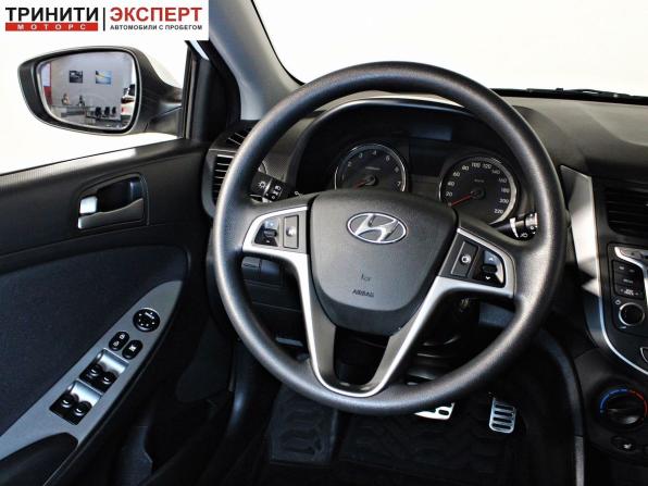 Hyundai Solaris I Рестайлинг с пробегом 2015 года, цена 1 047 000 рублей, 111505 км, седан, Автокод Объявления