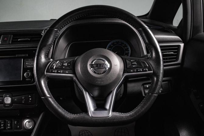Nissan Leaf II (ZE1) с пробегом 2018 года, цена 1 409 000 рублей, 74800 км, хэтчбек, Автокод Объявления