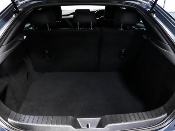 Mazda 3 IV (BP) с пробегом 2019 года, цена 1 699 000 рублей, 88236 км, хэтчбек, Автокод Объявления