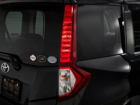 Toyota Roomy I Рестайлинг с пробегом 2021 года, цена 1 050 000 рублей, 23106 км, микровэн, Автокод Объявления