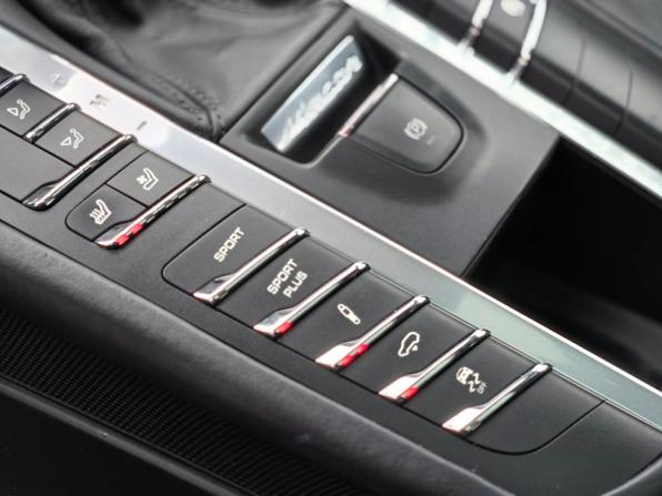 Porsche Macan I с пробегом 2014 года, цена 3 599 000 рублей, 100750 км, внедорожник, Автокод Объявления