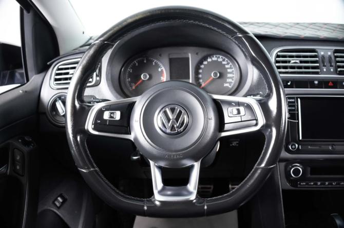 Volkswagen Polo V Рестайлинг с пробегом 2018 года, цена 909 000 рублей, 359321 км, седан, Автокод Объявления